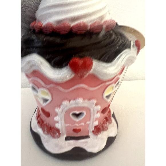 LOVE & Cupcakes Gingerbread House LED Light Up Heart Glitter/ Pink - Picture 2 of 5